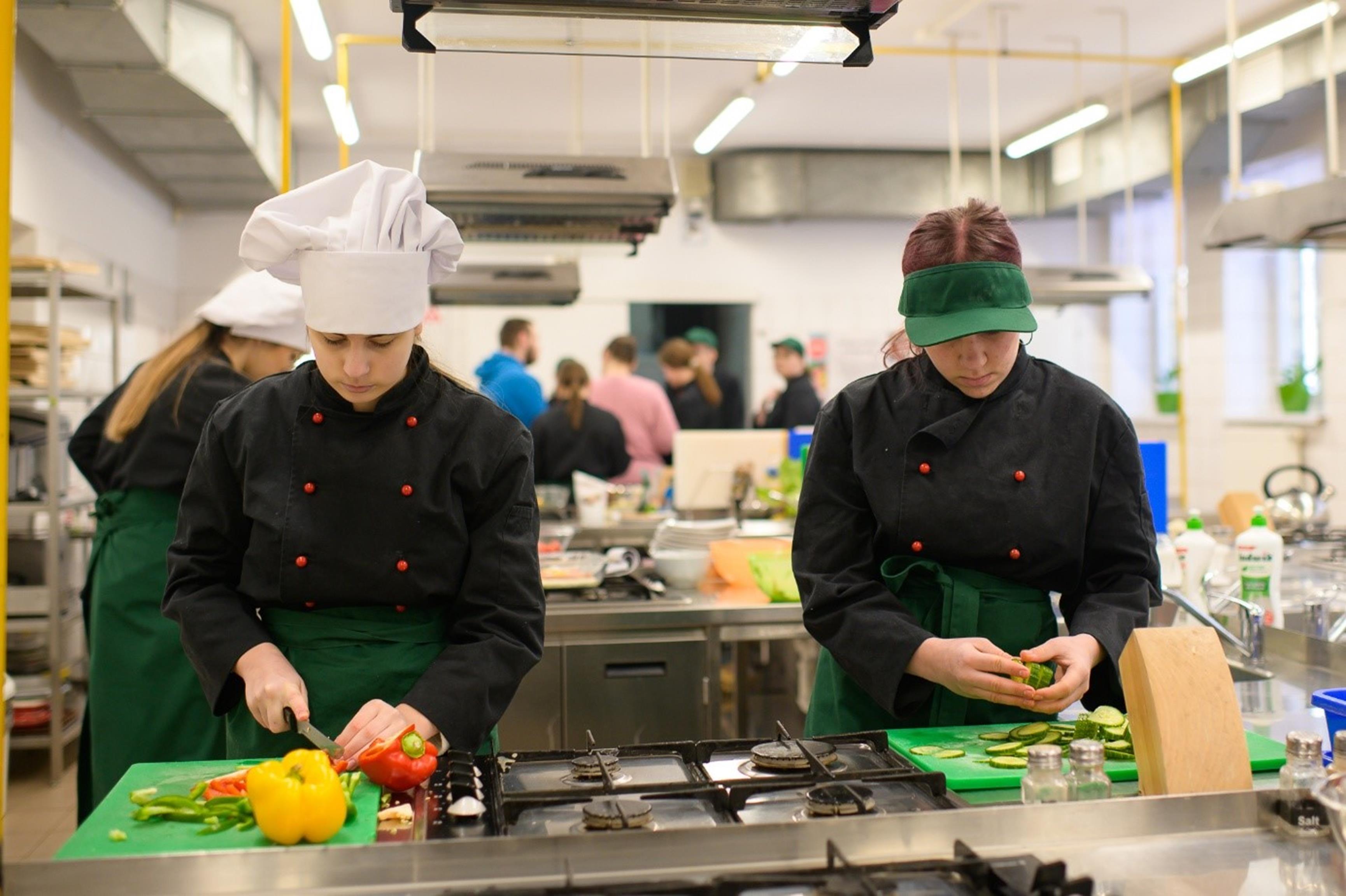 zespol-szkol-w-czchowie-pracownia-gastronomiczna.jpg