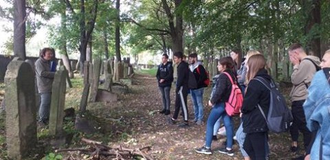 Holocaust - Brzeska młodzież pamięta