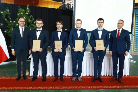To momenty są wieczne w nas. Pożegnanie maturzystów w ZSTiB w Brzesku