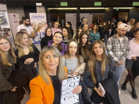 Uczennice z Zielonki na Festiwalu fryzjerskim