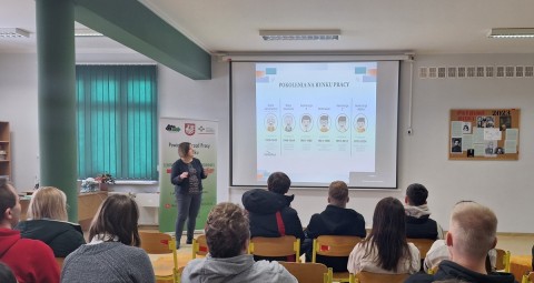 Spotkanie maturzystów z Technikum im. J. Piłsudskiego z przedstawicielami Powiatowego Urzędu Pracy w Brzesku