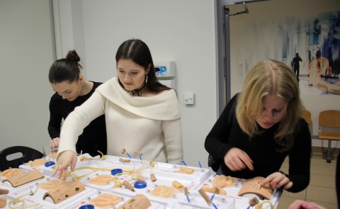 Wizyta uczniów LO w Brzesku na Wydziale Lekarskim i Nauk o Zdrowiu Krakowskiej Akademi im. Andrzeja Frycza Modrzewskiego