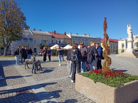 Uczniowie Technikum im. J. Piłsudskiego na seansie filmu „Niepewność. Zakochany Mickiewicz” w kinie Planeta