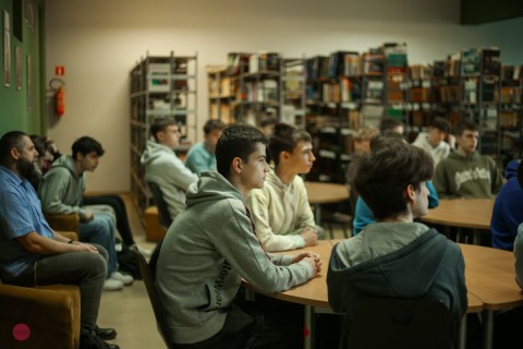 Informatycy z Technikum im. J. Piłsudskiego w Brzesku na warsztatach z technologii światłowodowej
