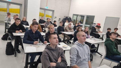 Warsztaty dla młodzieży z Zielonki w Centrum Nauki Cogiteon: Informatyka, Elektronika i Nauka w Praktyce