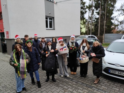 DOBRO POWRACA – świąteczne kolędowanie uczniów z Zielonki
