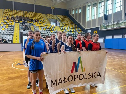 II miejsce reprezentacji LO Brzesko w Koszykówce 5 x 5 dziewcząt  Rejon Tarnowski.