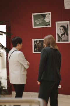 Technikum im. J. Piłsudskiego w Brzesku: Wystawa fotograficzna pt. ‘Zatrzymane chwile- młode oczy, wielkie historie’