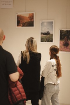 Technikum im. J. Piłsudskiego w Brzesku: Wystawa fotograficzna pt. ‘Zatrzymane chwile- młode oczy, wielkie historie’