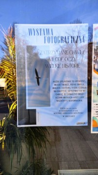 Technikum im. J. Piłsudskiego w Brzesku: Wystawa fotograficzna pt. ‘Zatrzymane chwile- młode oczy, wielkie historie’
