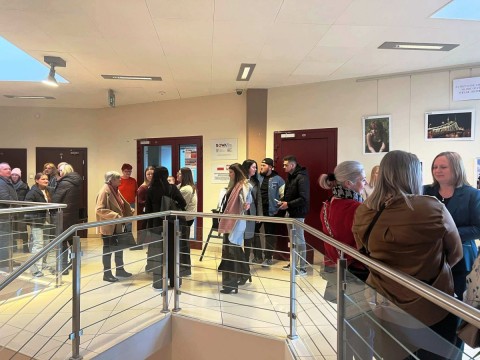 Technikum im. J. Piłsudskiego w Brzesku: Wystawa fotograficzna pt. ‘Zatrzymane chwile- młode oczy, wielkie historie’