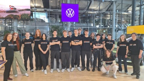 Technikum im. J. Piłsudskiego w Brzesku:Uczestnicy programu ERASMUS+ zwiedzają szklaną manufakturę Volkswagena