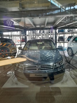 Technikum im. J. Piłsudskiego w Brzesku:Uczestnicy programu ERASMUS+ zwiedzają szklaną manufakturę Volkswagena