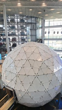 Technikum im. J. Piłsudskiego w Brzesku:Uczestnicy programu ERASMUS+ zwiedzają szklaną manufakturę Volkswagena