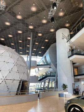 Technikum im. J. Piłsudskiego w Brzesku:Uczestnicy programu ERASMUS+ zwiedzają szklaną manufakturę Volkswagena