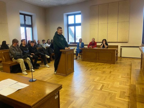 Ekonomiści z Technikum im. J. Piłsudskiego z wizytą w Sądzie Rejonowym w Brzesku