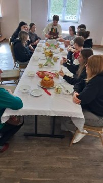 Śniadanie wielkanocne - poszukiwanie smaków regionu przez uczniów z Zielonki