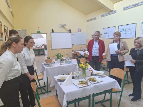 ,,Najlepszy duet w zawodzie kucharz” - konkurs gastronomiczny w ZSTiB