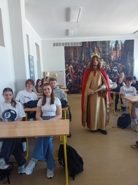 Obchody 1000-lecia Królestwa Polskiego w Technikum im. J. Piłsudskiego w Brzesku: Dzień z Bolesławem Chrobrym oraz gra planszowa ‘Znam historię Polski’