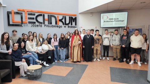 Obchody 1000-lecia Królestwa Polskiego w Technikum im. J. Piłsudskiego w Brzesku: Dzień z Bolesławem Chrobrym oraz gra planszowa ‘Znam historię Polski’