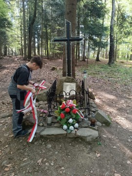 Prace porządkowe w miejscu katastrofy Liberatora