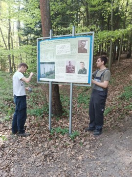 Prace porządkowe w miejscu katastrofy Liberatora