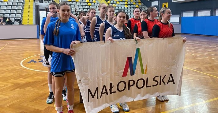 II miejsce reprezentacji LO Brzesko w Koszykówce 5 x 5 dziewcząt  Rejon Tarnowski.