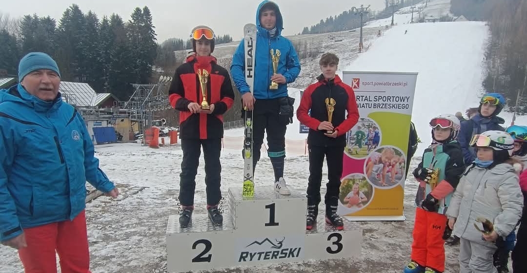Uczniowie Technikum im. J. Piłsudskiego na Mistrzostwach Powiatu Brzeskiego w Narciarstwie Alpejskim