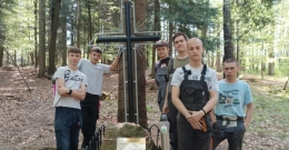 Prace porządkowe w miejscu katastrofy Liberatora