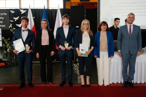 Zakończenie szkoły nie jest końcem, lecz początkiem nowego rozdziału w życiu... – pożegnanie maturzystów w ZSTiB