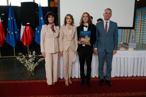 Zakończenie szkoły nie jest końcem, lecz początkiem nowego rozdziału w życiu... – pożegnanie maturzystów w ZSTiB