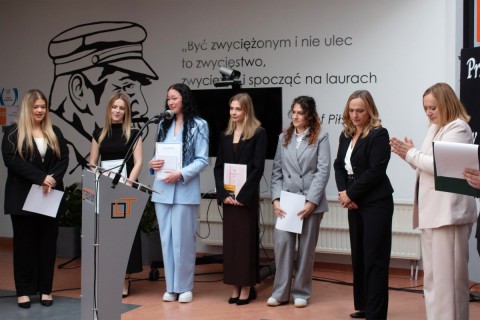 Pożegnanie uczniów klas maturalnych z Technikum im.  J.Piłsudskiego w Brzesku