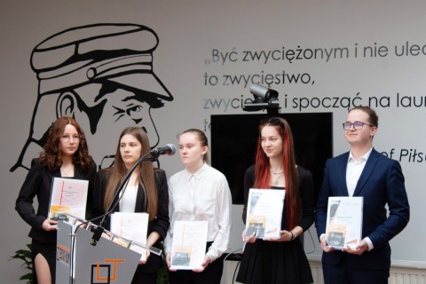 Pożegnanie uczniów klas maturalnych z Technikum im.  J.Piłsudskiego w Brzesku