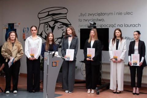 Pożegnanie uczniów klas maturalnych z Technikum im.  J.Piłsudskiego w Brzesku