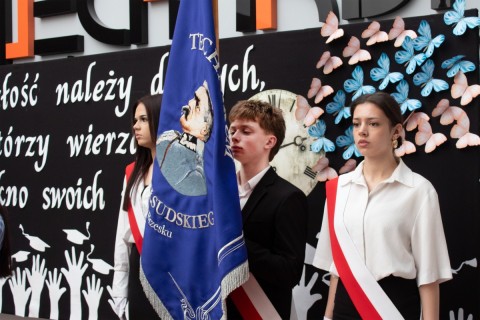 Pożegnanie uczniów klas maturalnych z Technikum im.  J.Piłsudskiego w Brzesku
