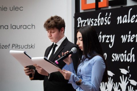 Pożegnanie uczniów klas maturalnych z Technikum im.  J.Piłsudskiego w Brzesku