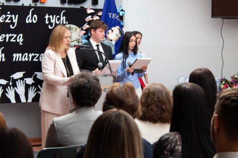 Pożegnanie uczniów klas maturalnych z Technikum im.  J.Piłsudskiego w Brzesku