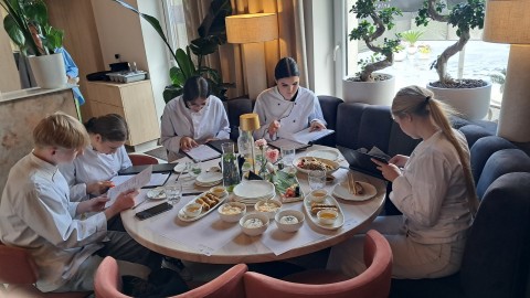 Wyjście zawodoznawcze 2bbk z Zielonki - CZARNY SEZAM restauracja orientalna