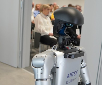 Ludzie ważniejsi od technologii