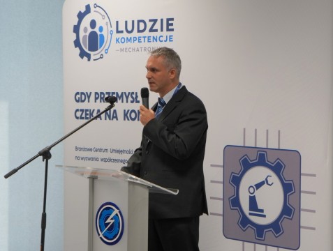 Ludzie ważniejsi od technologii
