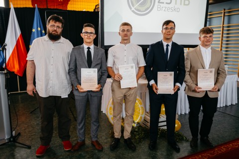Pracodawcy inwestują w przyszłość. Stypendia dla uczniów ZSTiB w Brzesku!