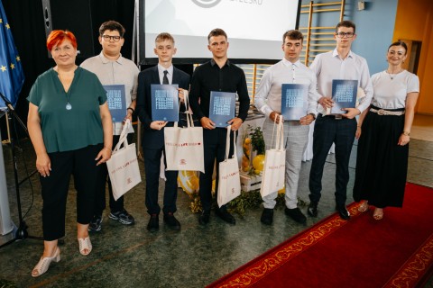 Pracodawcy inwestują w przyszłość. Stypendia dla uczniów ZSTiB w Brzesku!
