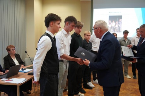 Stypendia i certyfikaty ukończenia staży zawodowych Uczniów Technikum im. Józefa Piłsudskiego w Brzesku!
