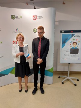 Uczniowie Zielonki latają dronami