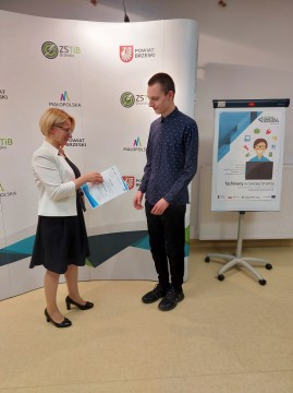 Uczniowie Zielonki latają dronami