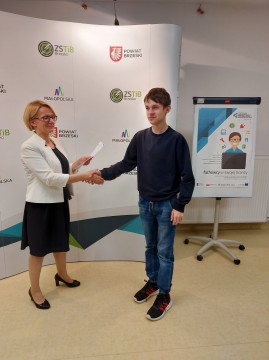 Uczniowie Zielonki latają dronami