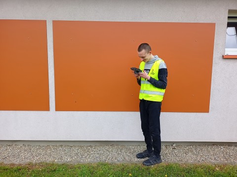 Uczniowie Zielonki latają dronami