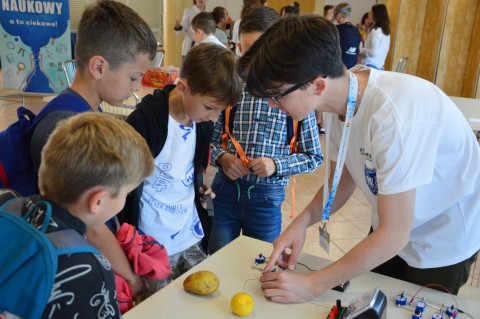 Piknik Naukowy w Powiatowym Centrum Edukacji w Brzesku