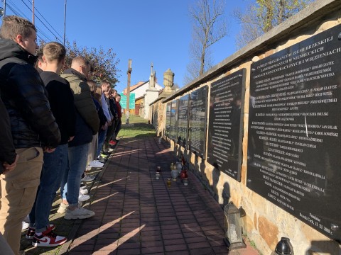 #Szkoła pamięta - ZSTiB uczestnikiem akcji MEiN