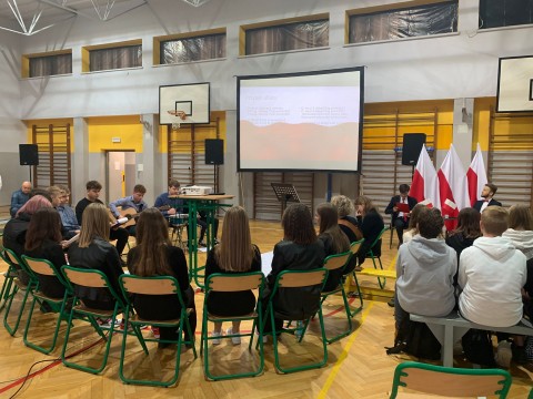 Patriotyczne śpiewanie na Zielonce czyli co nam w duszy gra